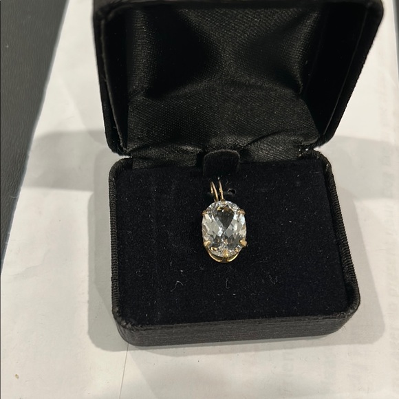 Elegant Gold and Pendant - Picture 1 of 1